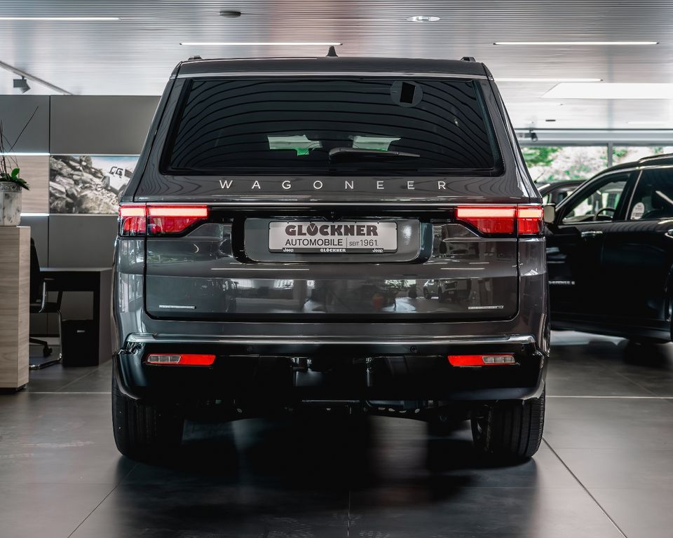 Jeep Wagoneer