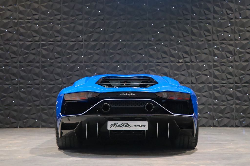 Lamborghini Aventador 2022