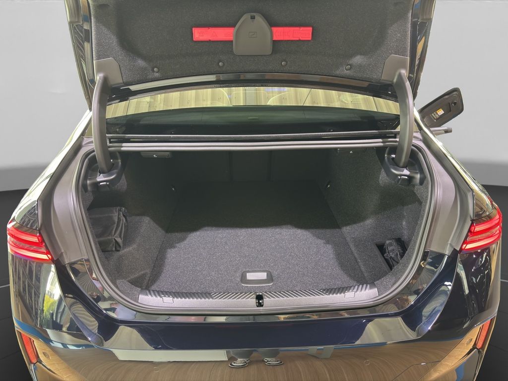 BMW i5 2025