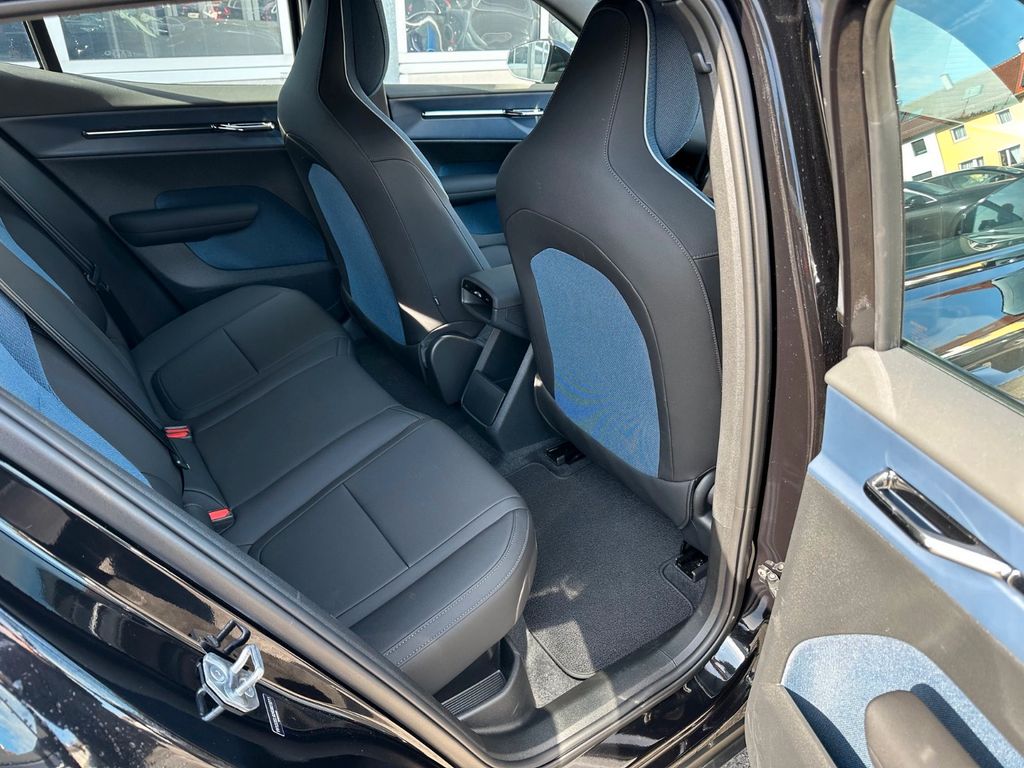 Volvo EX30 2024
