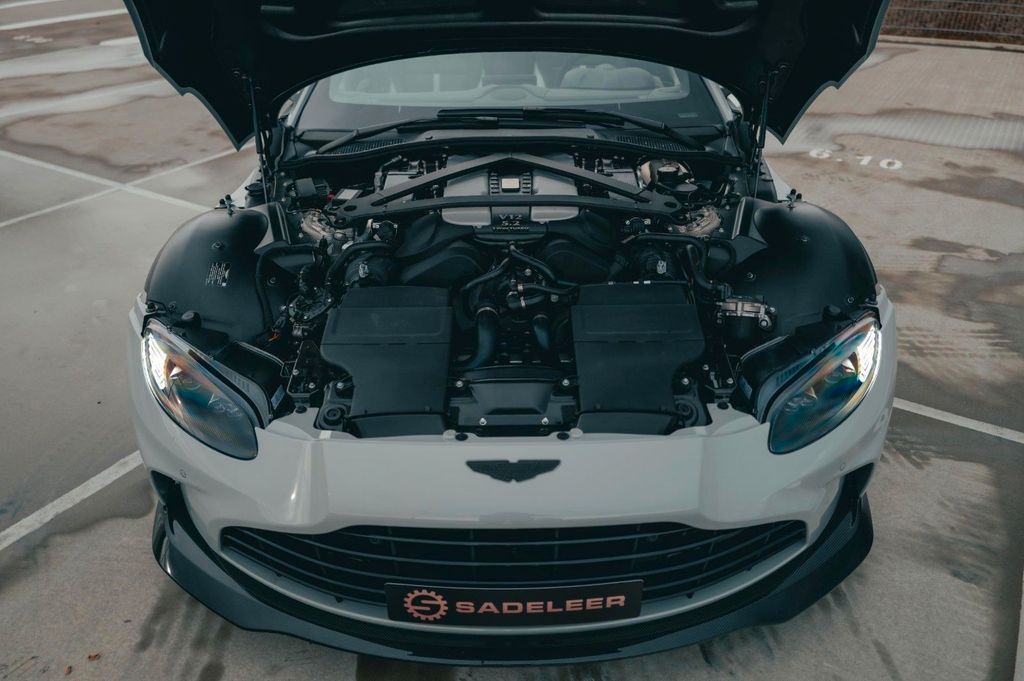Aston Martin V12 Vantage 2024