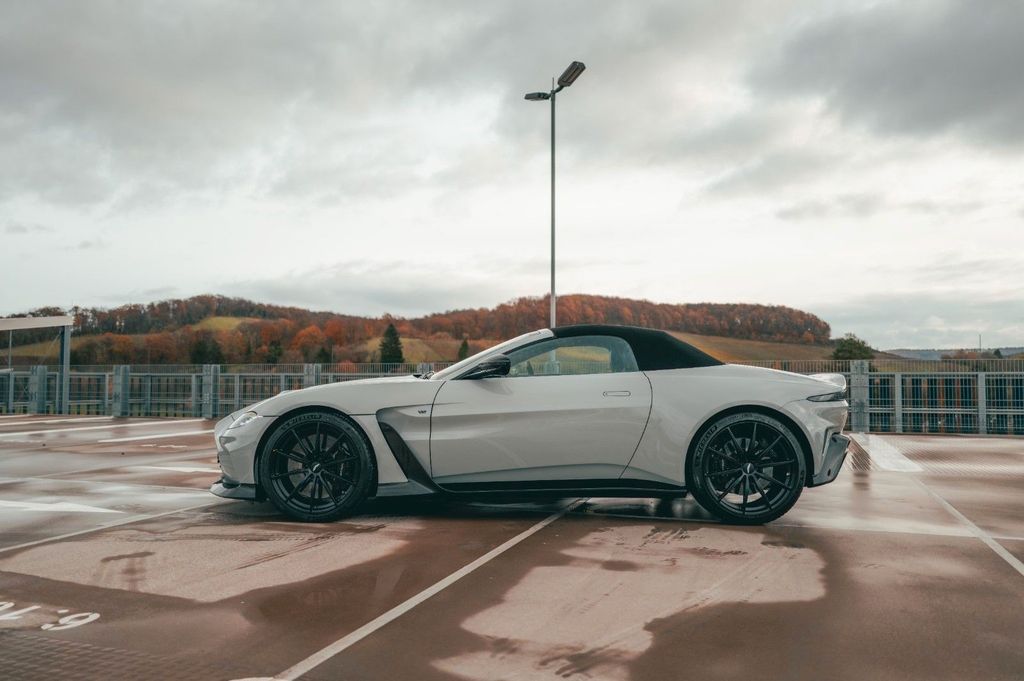 Aston Martin V12 Vantage 2024