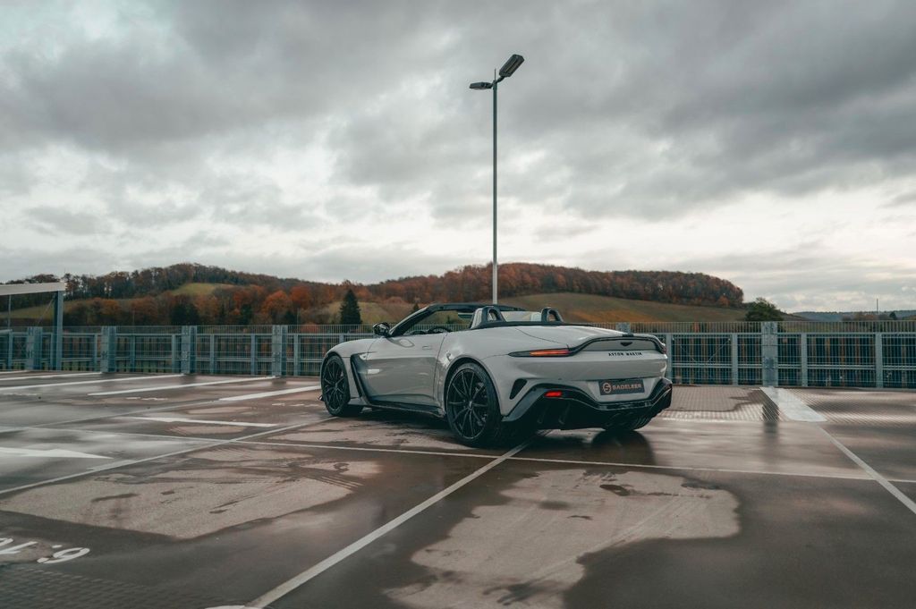 Aston Martin V12 Vantage 2024