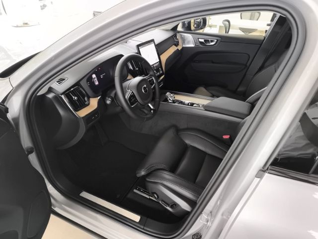 Volvo XC60 2025