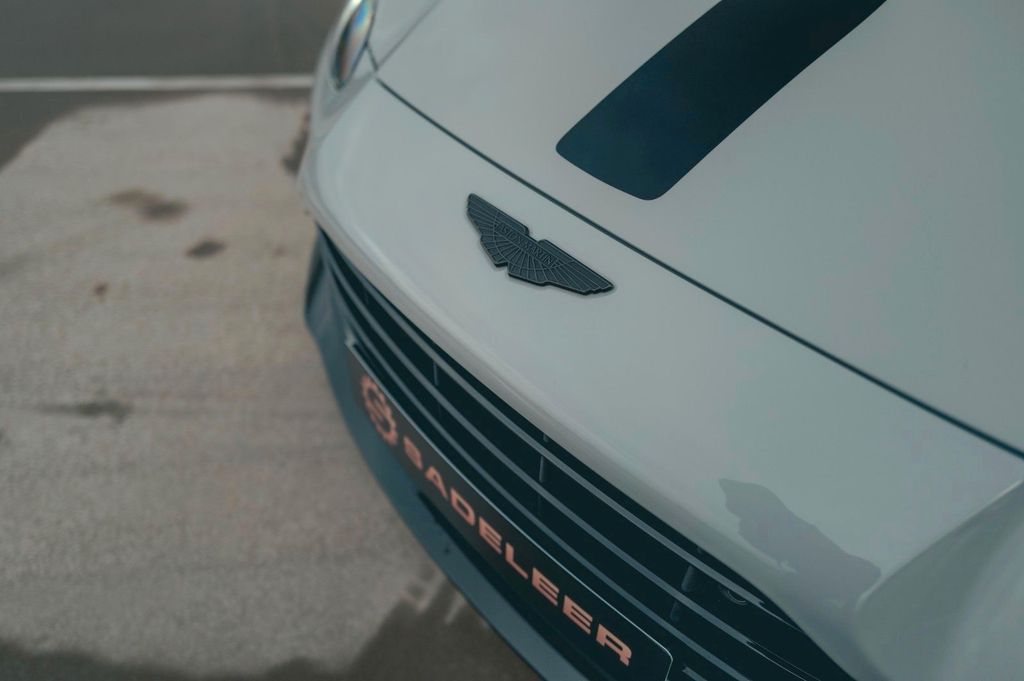 Aston Martin V12 Vantage 2024