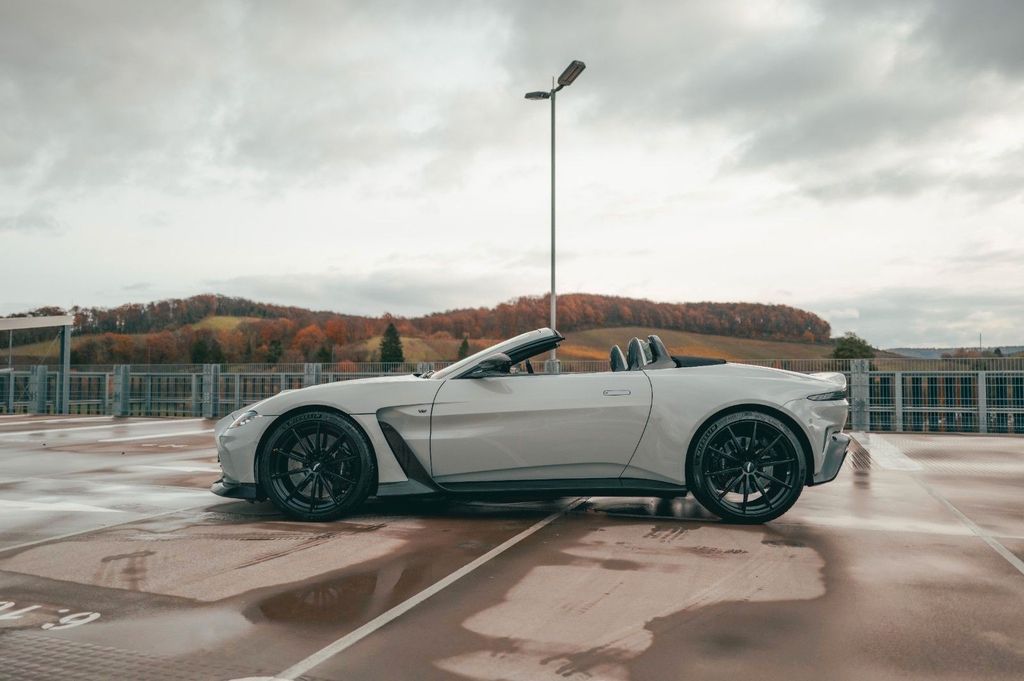 Aston Martin V12 Vantage 2024