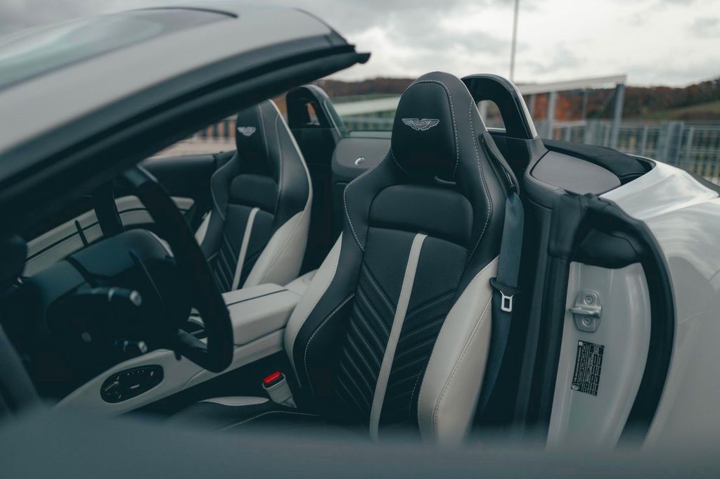 Aston Martin V12 Vantage 2024