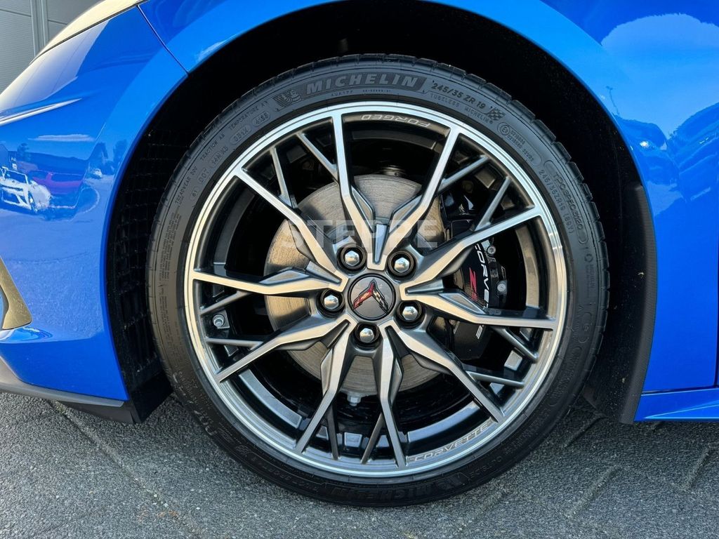 Corvette C8 2025
