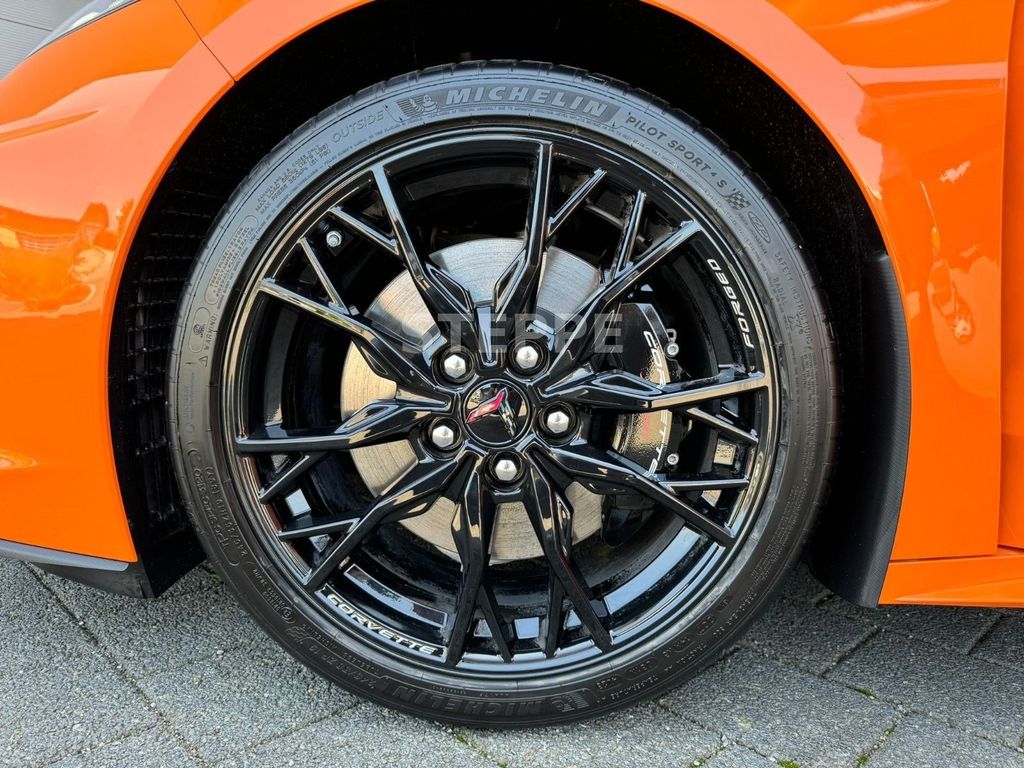 Corvette C8 2025