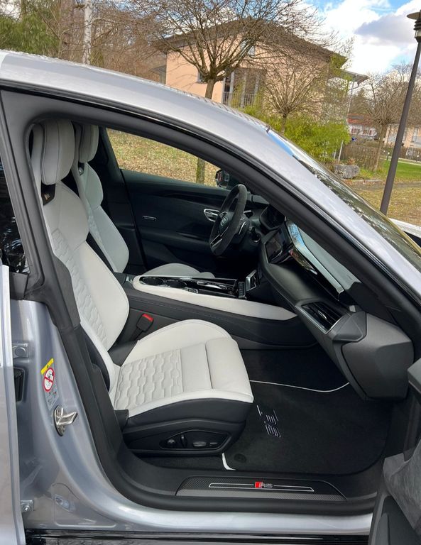 Audi RS e-tron GT 2024