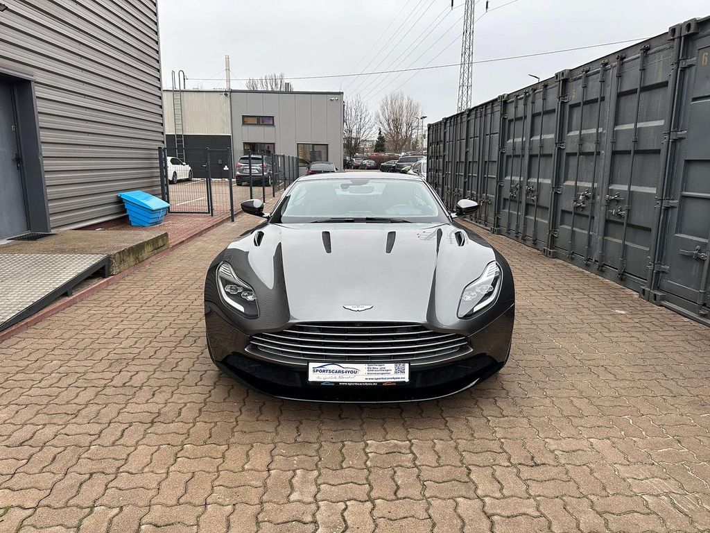 Aston Martin DB11 2017