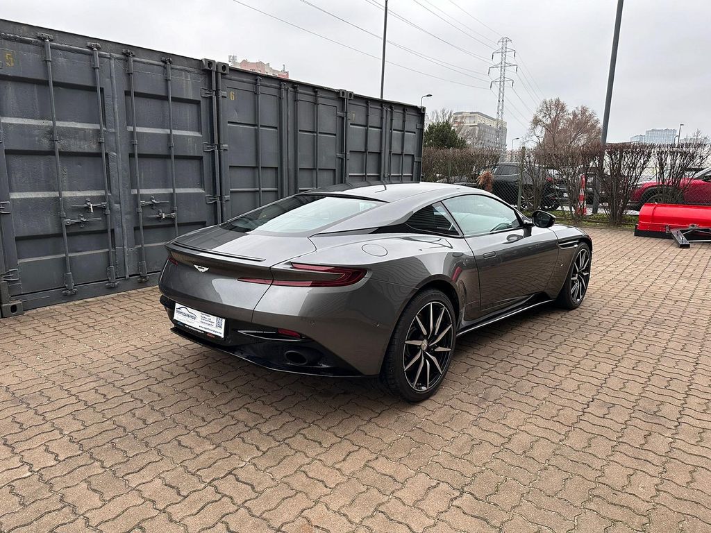 Aston Martin DB11 2017