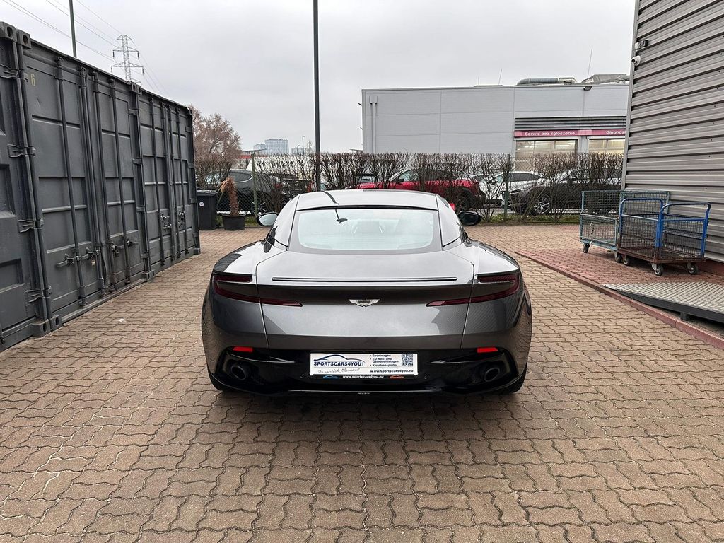 Aston Martin DB11 2017
