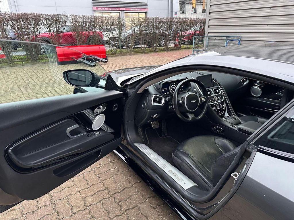 Aston Martin DB11 2017