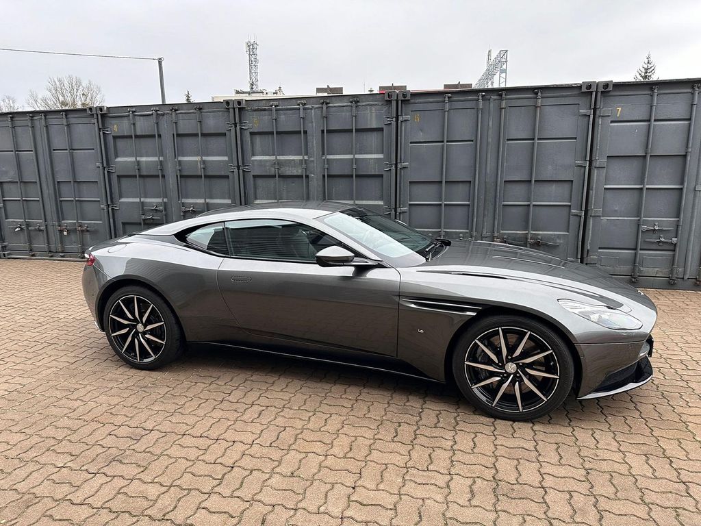 Aston Martin DB11 2017
