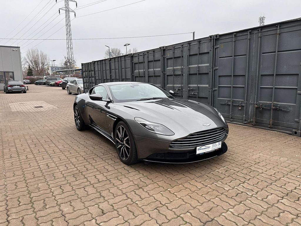 Aston Martin DB11 2017