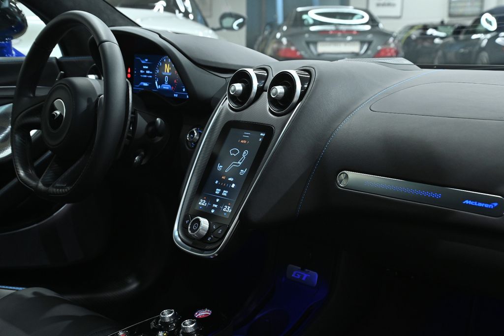 McLaren GT 2023