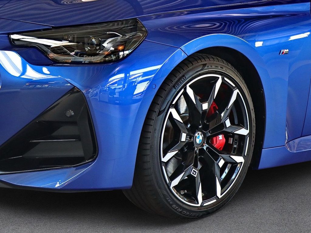 BMW 220 2025