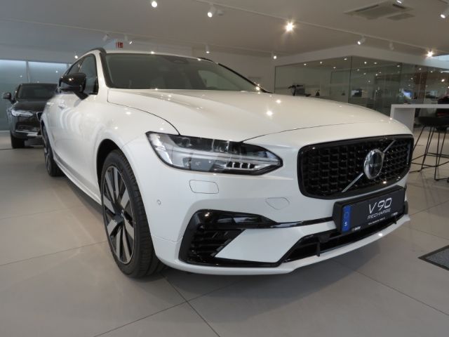 Volvo V90 2025