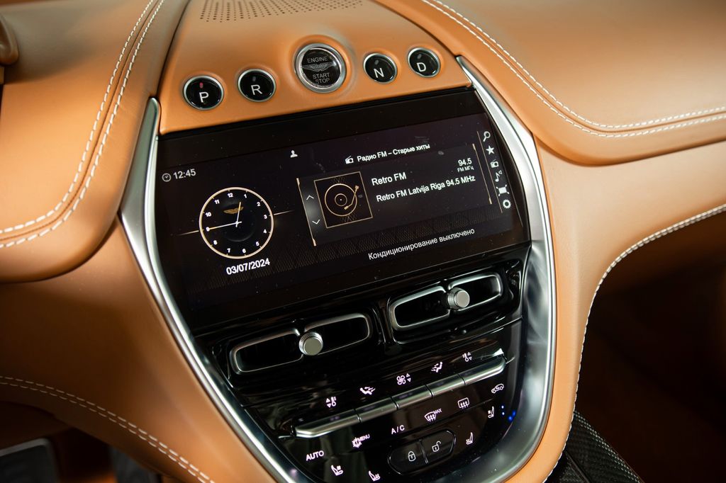 Aston Martin DBX 2023