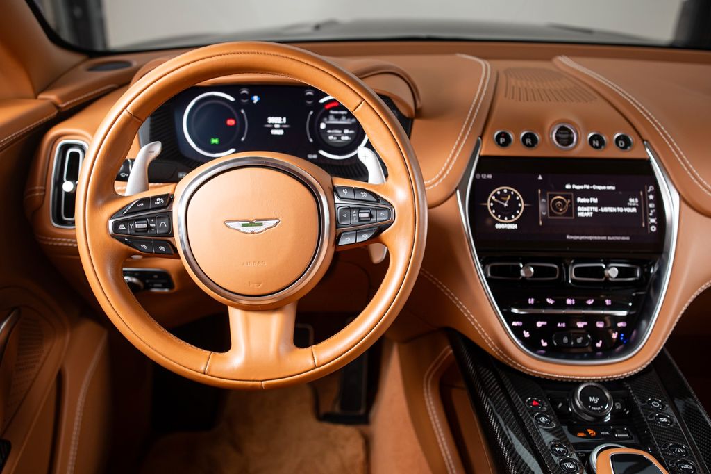 Aston Martin DBX 2023