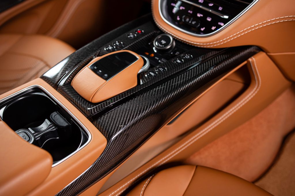 Aston Martin DBX 2023