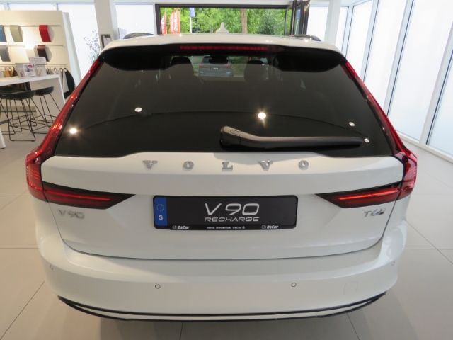 Volvo V90 2025