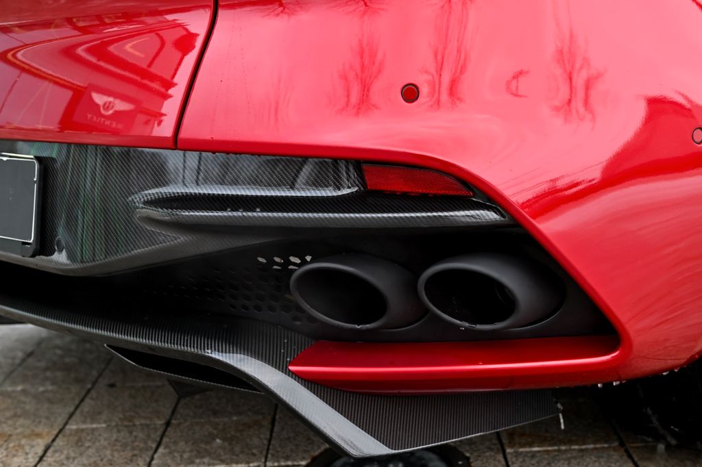 Aston Martin DBS 2022