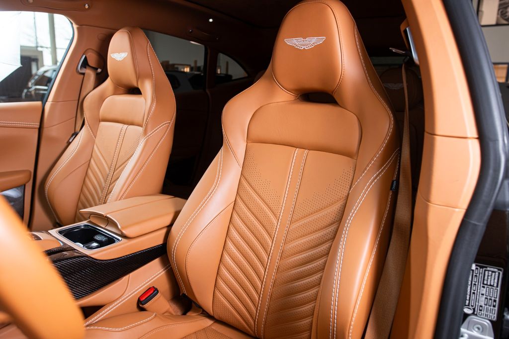 Aston Martin DBX 2023