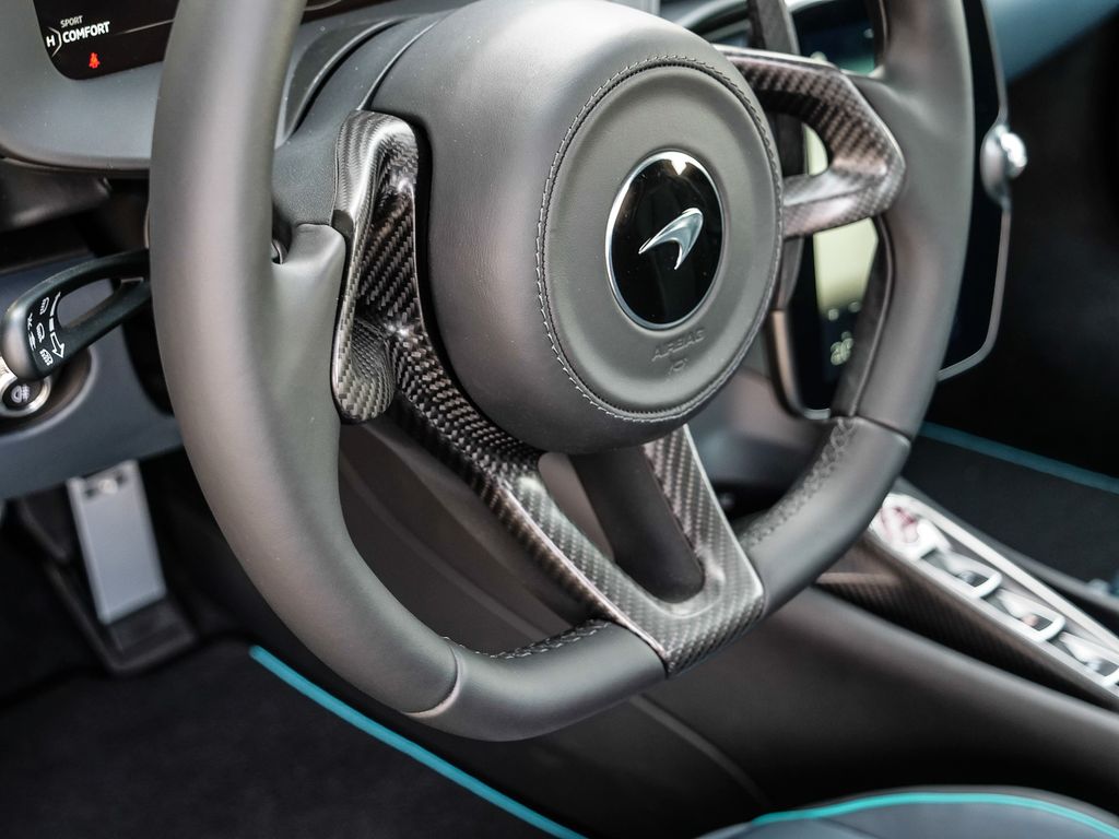 McLaren Artura 2025