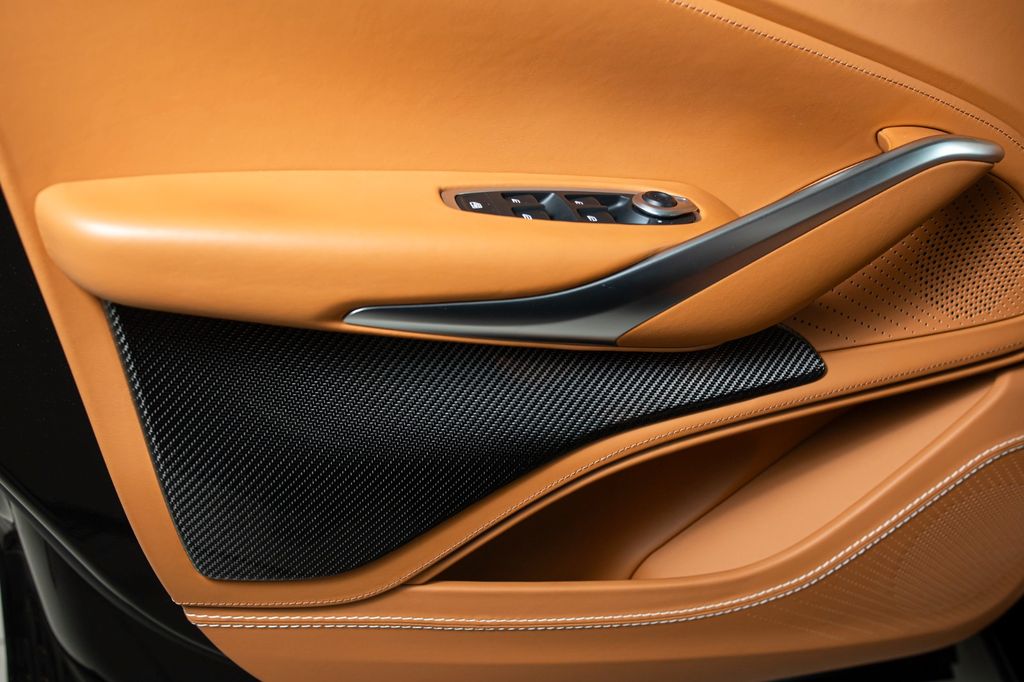 Aston Martin DBX 2023