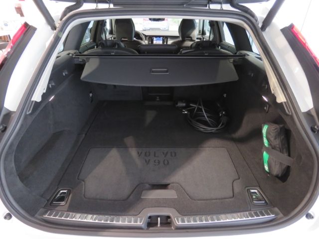 Volvo V90 2025