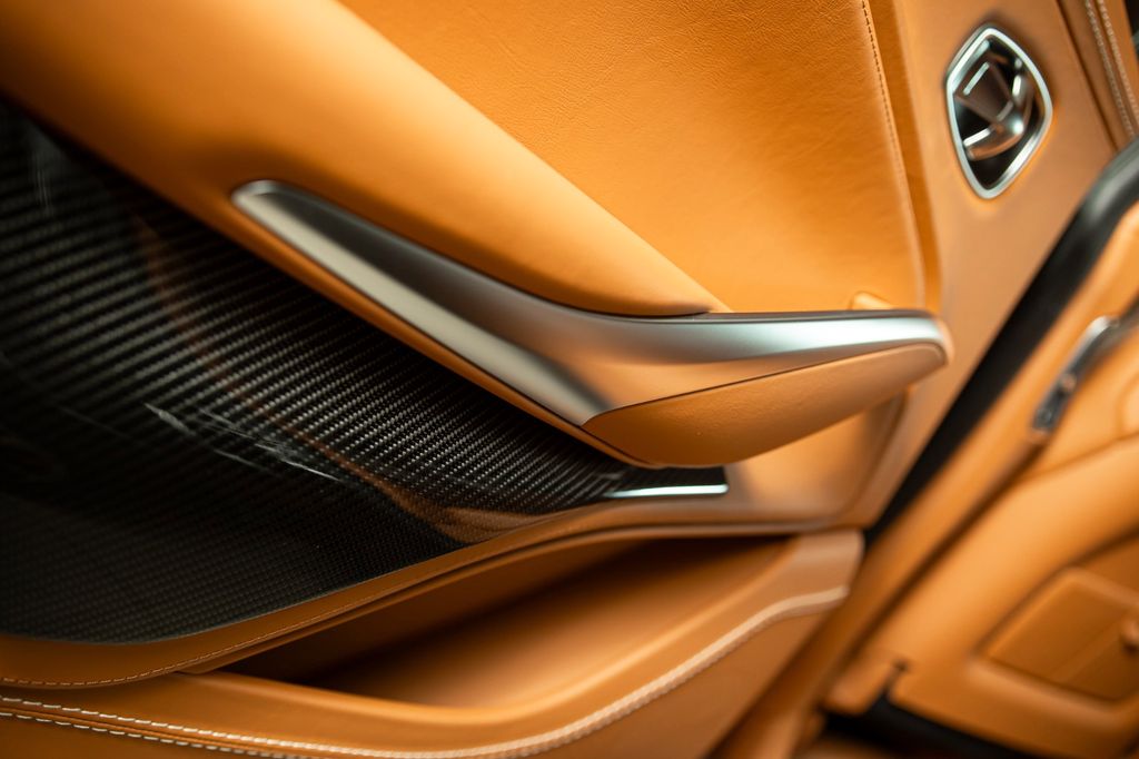 Aston Martin DBX 2023