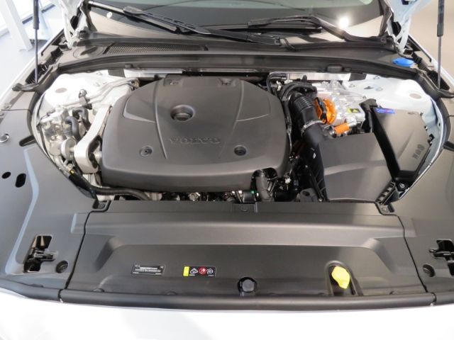 Volvo V90 2025