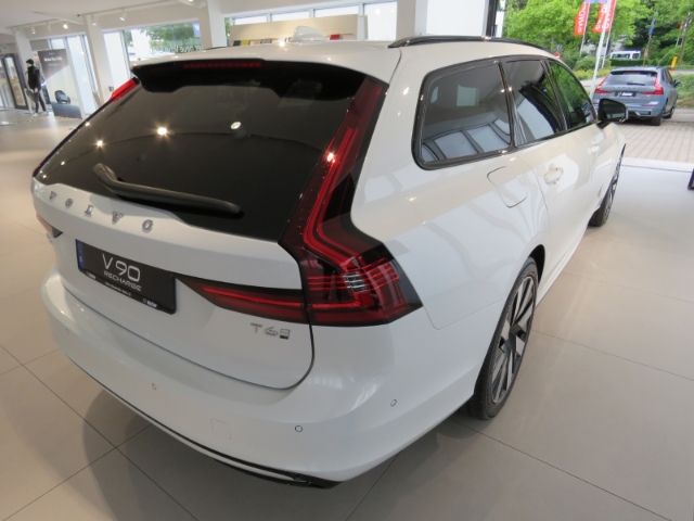Volvo V90 2025