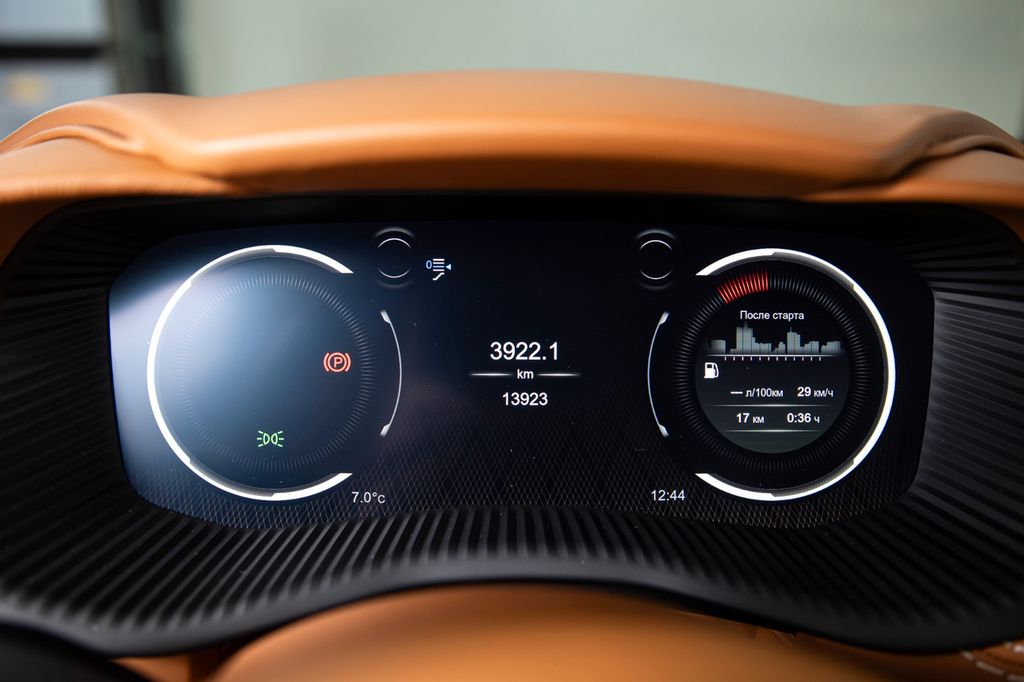 Aston Martin DBX 2023