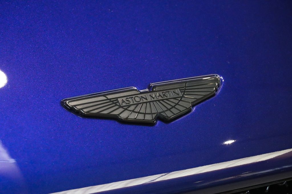 Aston Martin DBS 2023