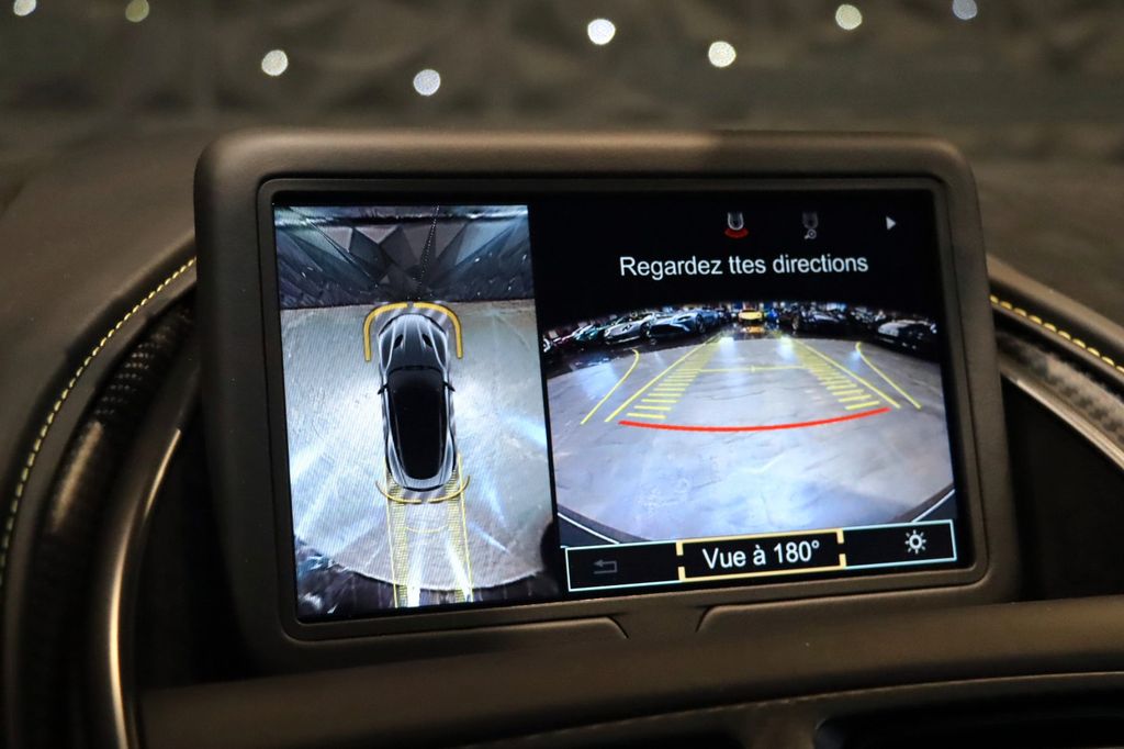 Aston Martin DBS 2023