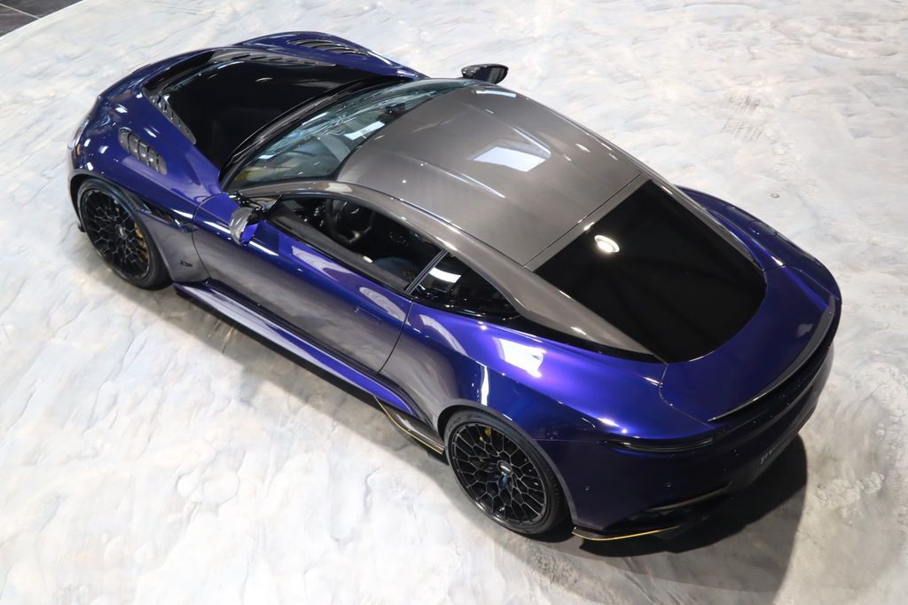 Aston Martin DBS 2023