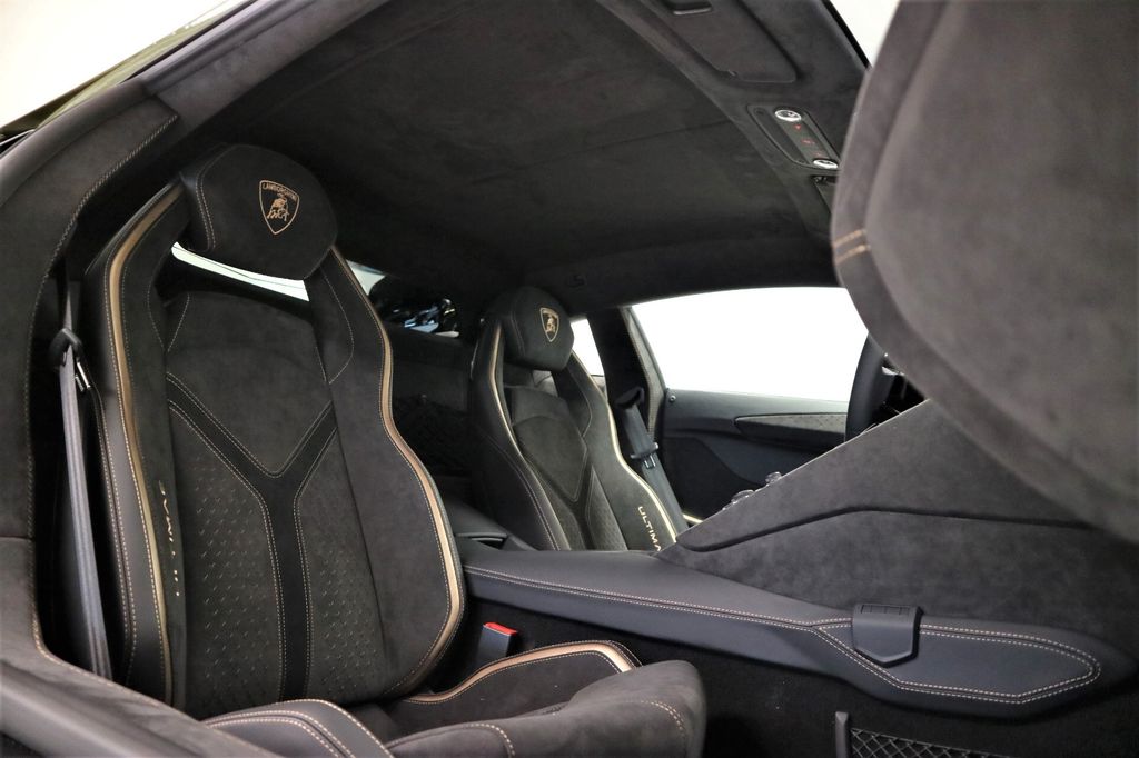 Lamborghini Aventador 2022