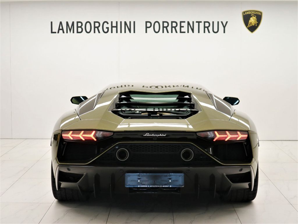 Lamborghini Aventador 2022
