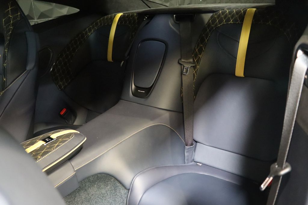 Aston Martin DBS 2023