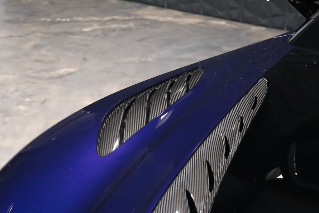 Aston Martin DBS 2023