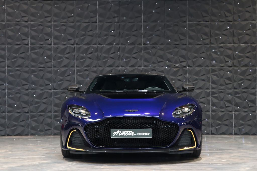 Aston Martin DBS 2023