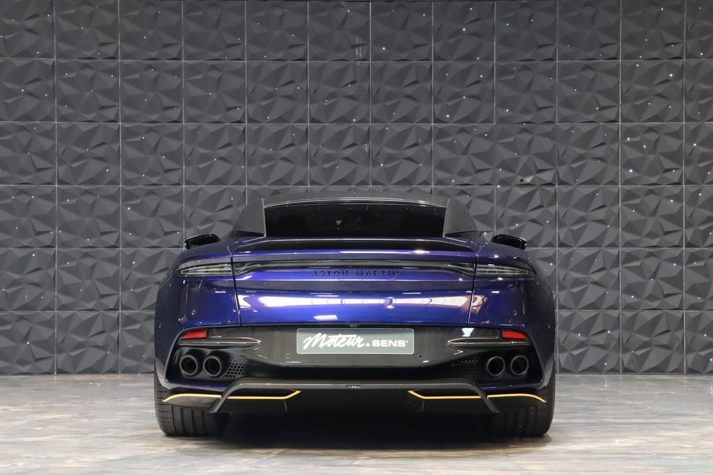 Aston Martin DBS 2023