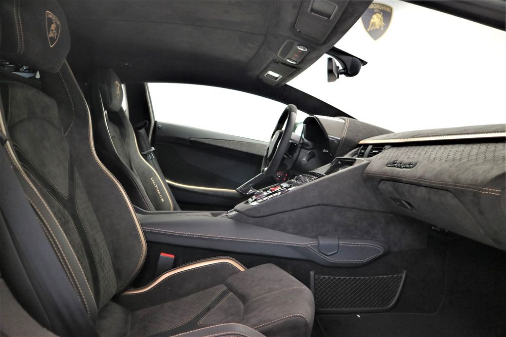 Lamborghini Aventador 2022