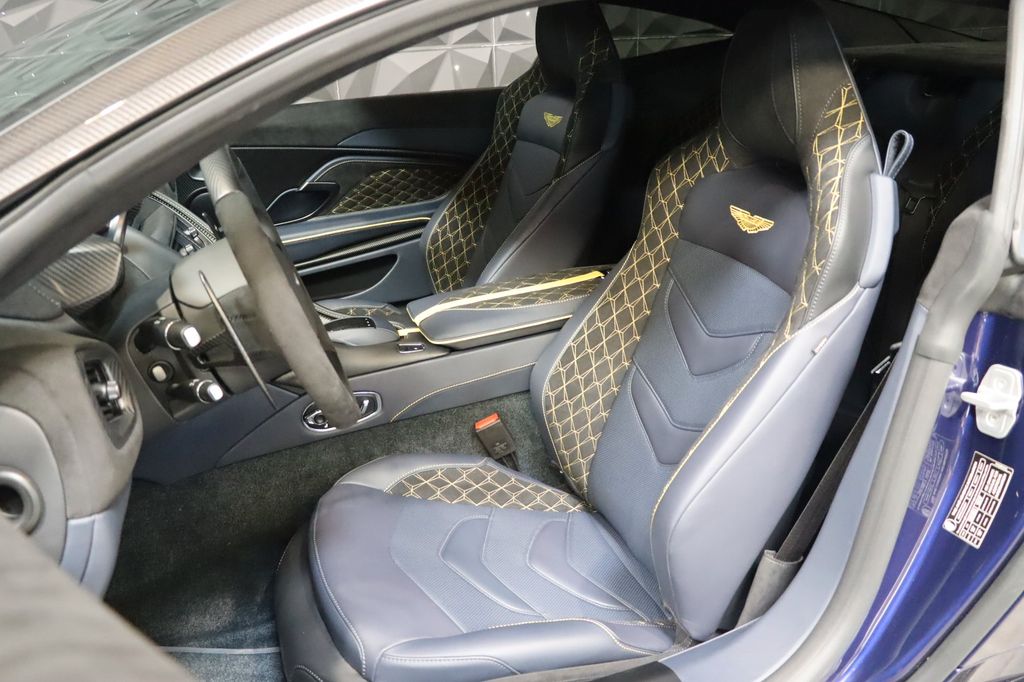 Aston Martin DBS 2023