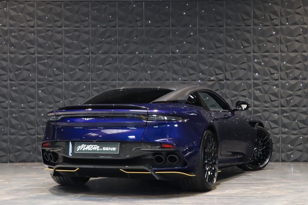 Aston Martin DBS 2023