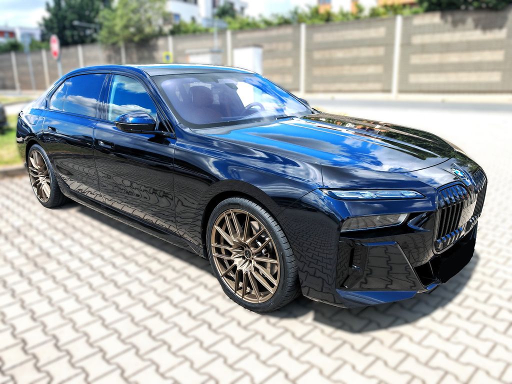 BMW 740 2023