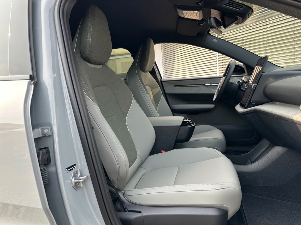 Volvo EX30 2024